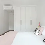 Metro Apartment *